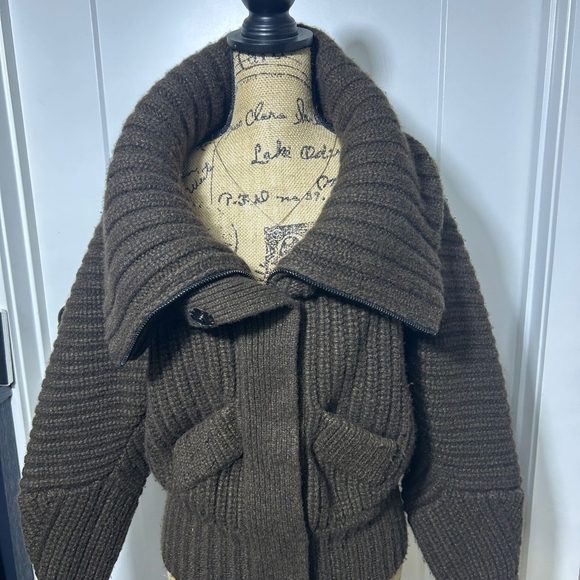 Burberry Prorsum Luxury Wool Zip-up Cardigan > Kindness Calloway - Picture 15 of 17